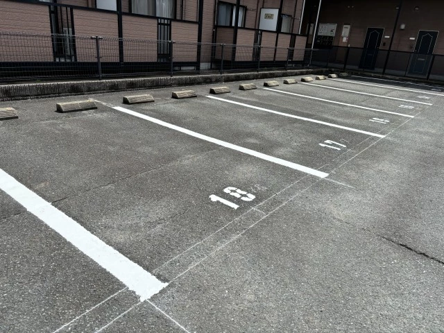 福岡県中間市 コーポ駐車場ライン工事 施工後