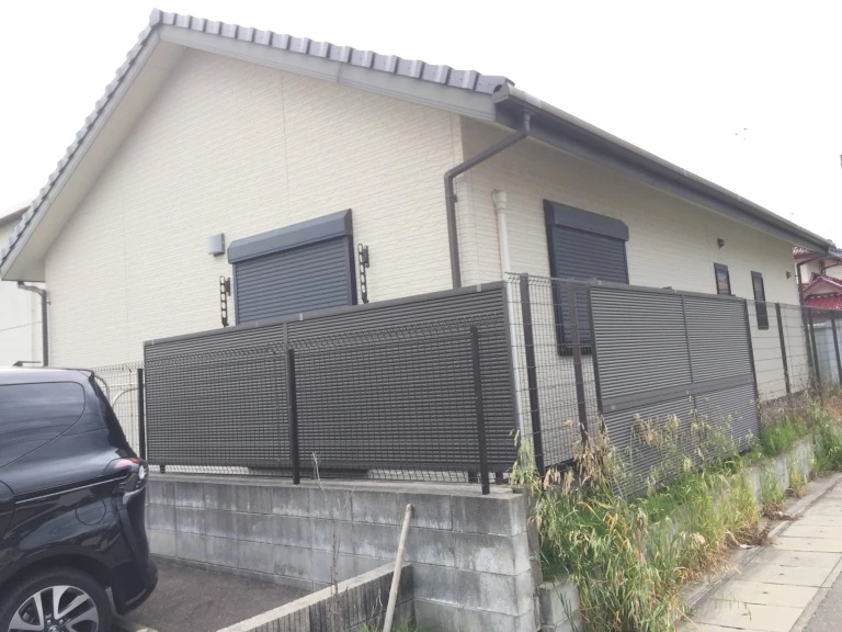 福津市福間南 F様邸 外壁のコケ・汚れの状態