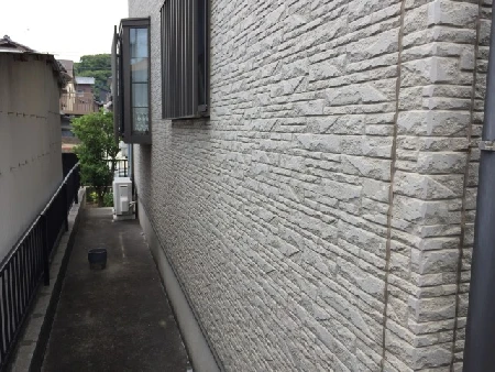 塗装前の外壁と屋根の状況