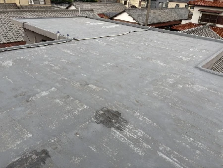 屋根面の防水層劣化状態