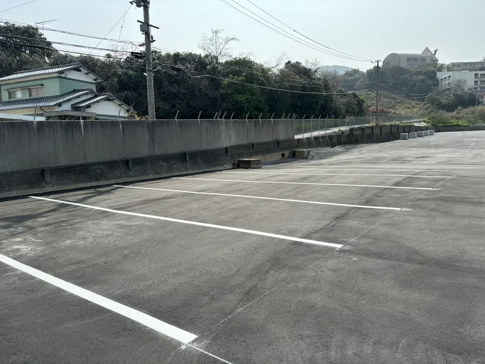 北九州市門司区 大型トラック会社駐車場ライン工事施工後