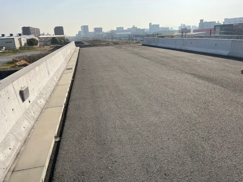 北九州都市高速の白線引き施工前｜映画撮影用ライン工事