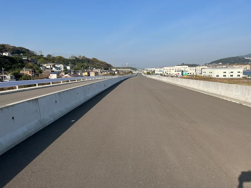 映画撮影用白線工事の施工前｜北九州都市高速での施工実績