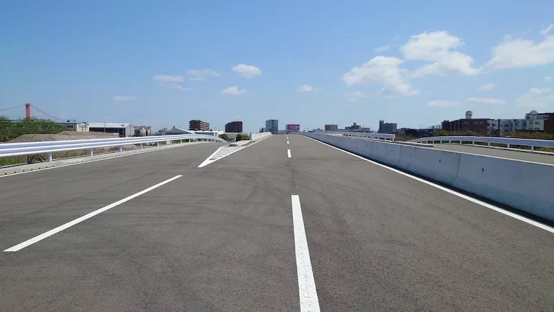 北九州都市高速の白線引き施工後｜映画撮影用ライン工事完成