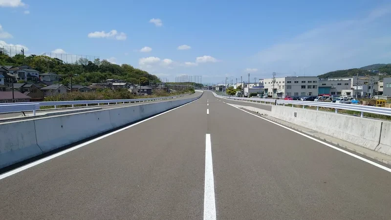 北九州市の白線引き施工実績｜北九州都市高速でのライン工事完成