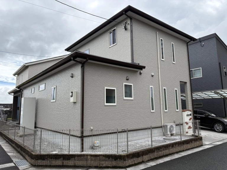 田川市伊田の外壁塗装施工後の住宅